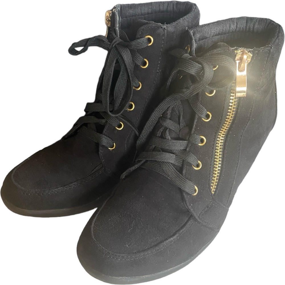 Forever (Link) Suede Black booties, gold zipper on sides, lace up wedge boots.